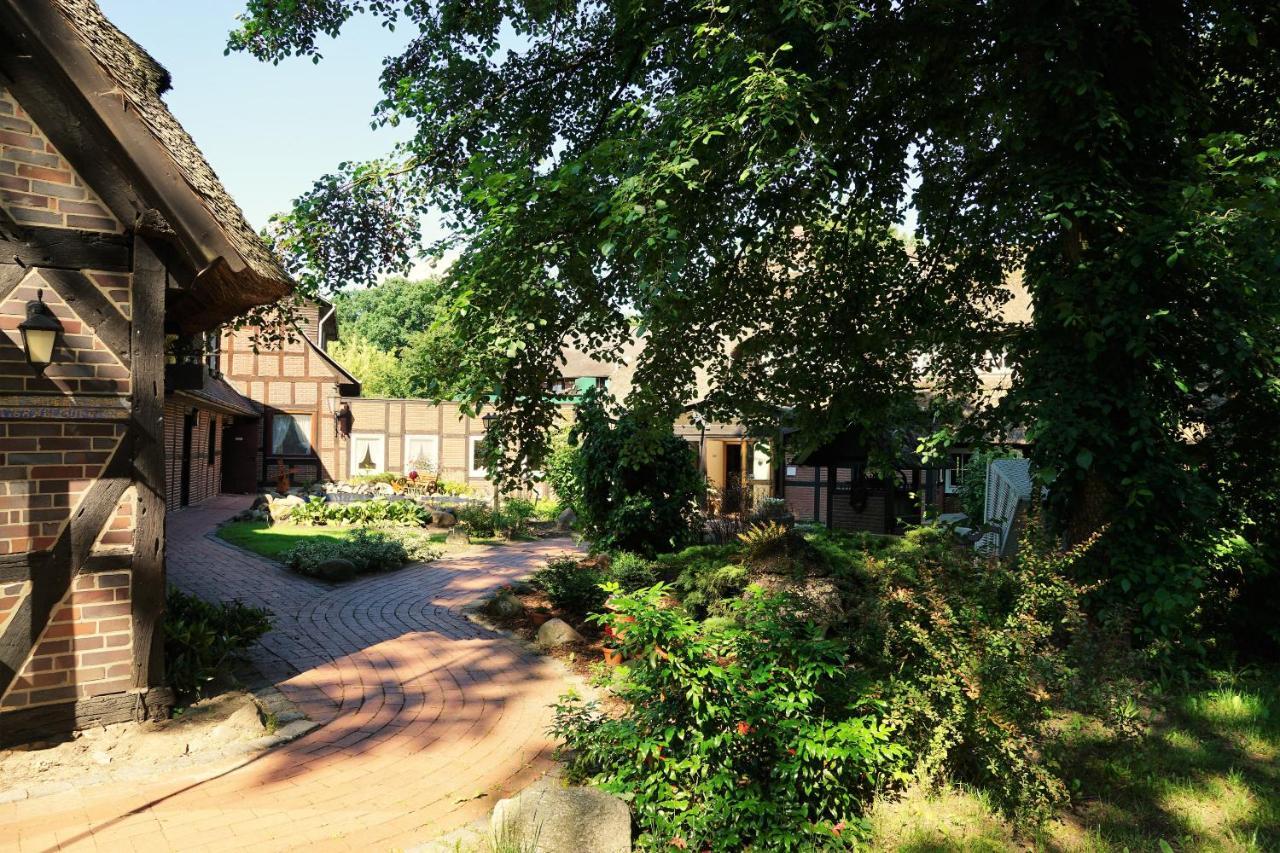 Ferien- und Reitsport Hotel Brunnenhof Suhlendorf Exterior foto