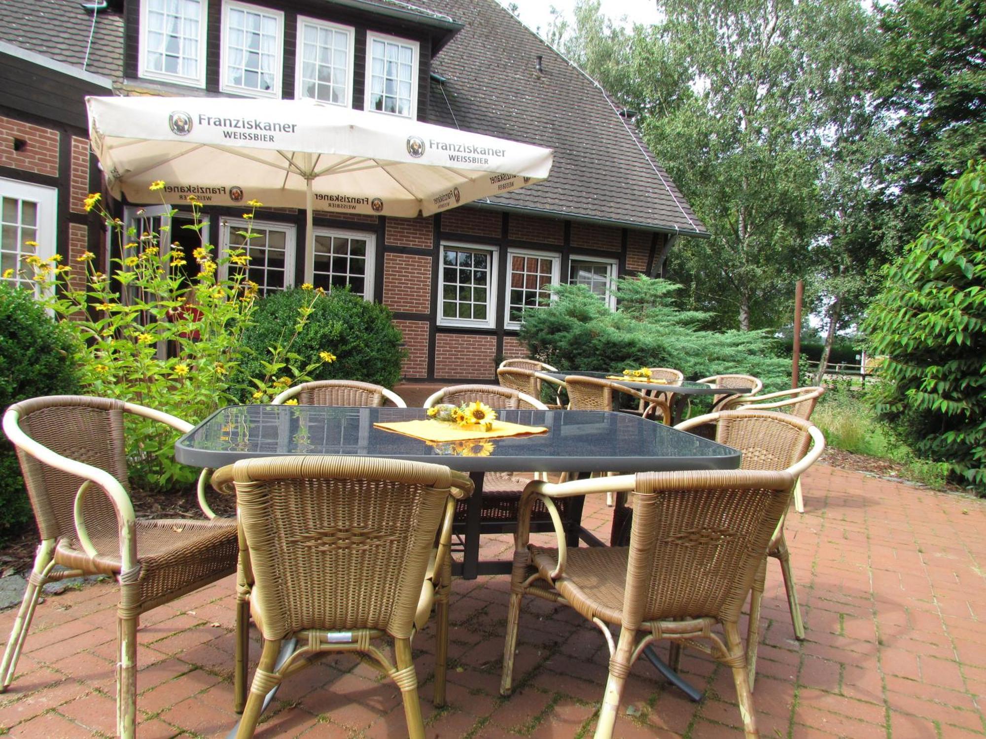 Ferien- und Reitsport Hotel Brunnenhof Suhlendorf Exterior foto