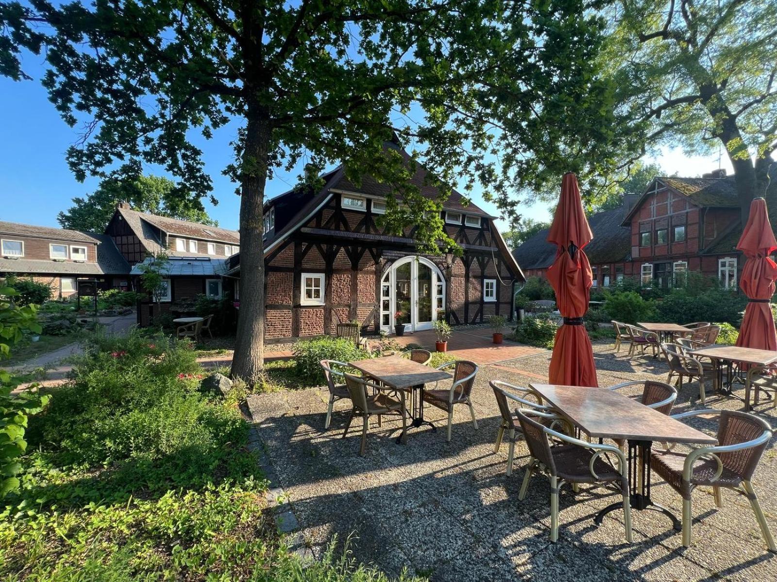 Ferien- und Reitsport Hotel Brunnenhof Suhlendorf Exterior foto