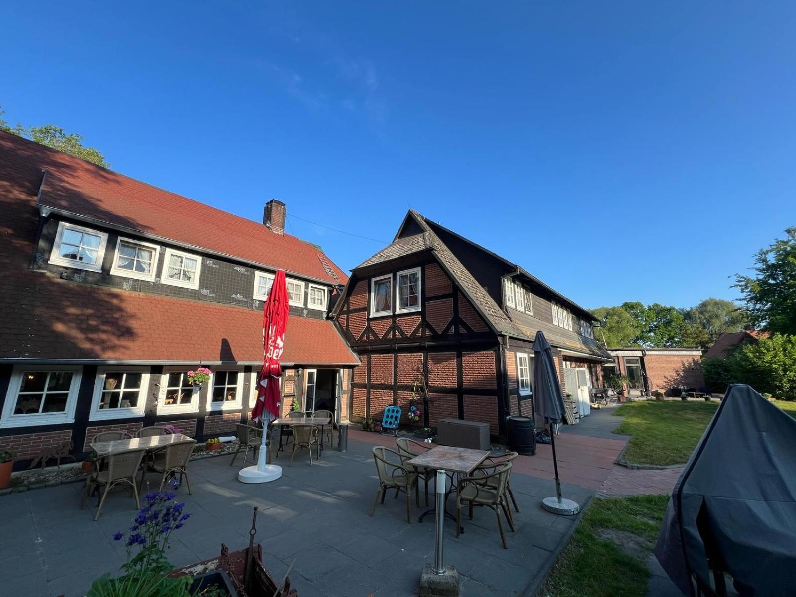 Ferien- und Reitsport Hotel Brunnenhof Suhlendorf Exterior foto