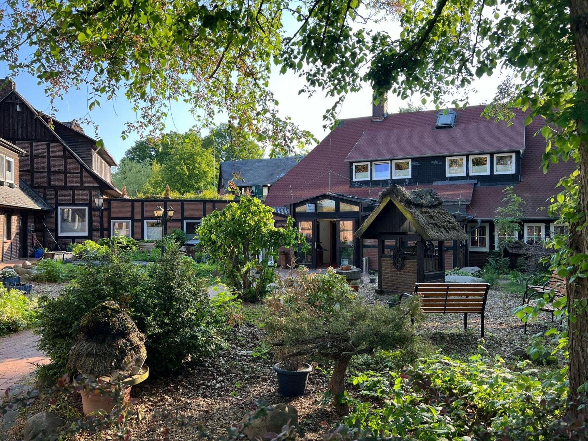 Ferien- und Reitsport Hotel Brunnenhof Suhlendorf Exterior foto