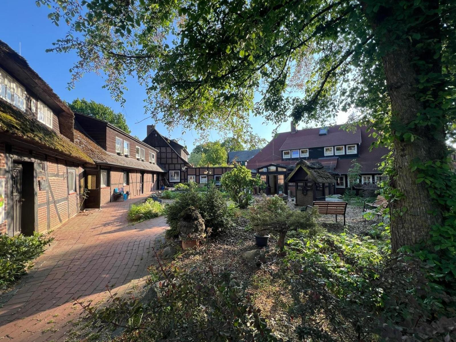 Ferien- und Reitsport Hotel Brunnenhof Suhlendorf Exterior foto