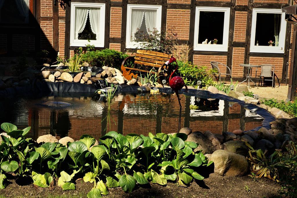 Ferien- und Reitsport Hotel Brunnenhof Suhlendorf Exterior foto